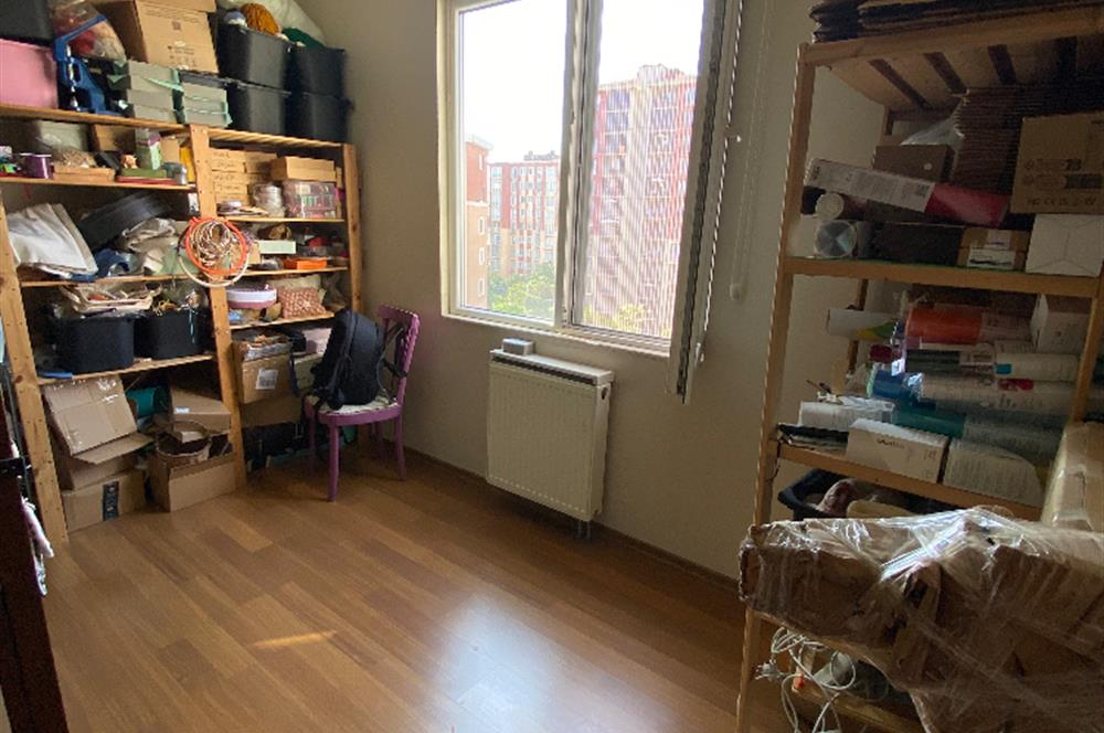 ATAŞEHİR TAPUSUNA PARALEL SOKAKTA SATILIK BÜYÜK 3+1 DAİRE