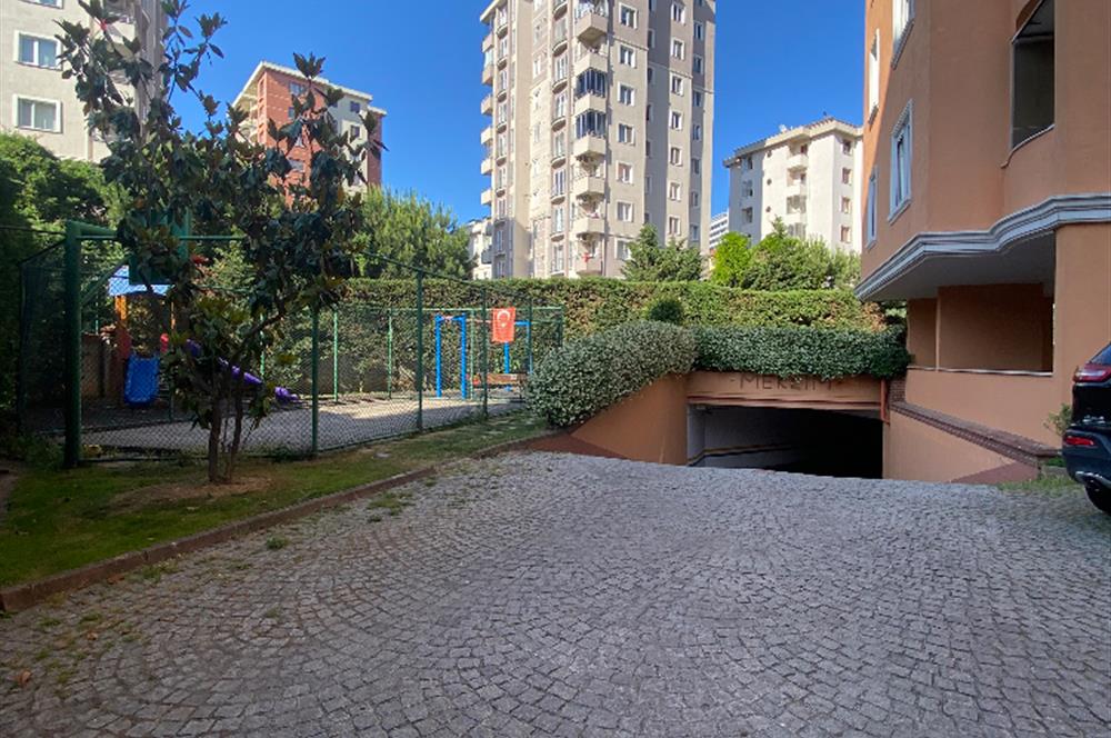 ATAŞEHİR TAPUSUNA PARALEL SOKAKTA SATILIK BÜYÜK 3+1 DAİRE