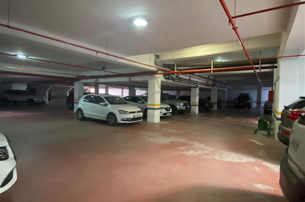 ATAŞEHİR TAPUSUNA PARALEL SOKAKTA SATILIK BÜYÜK 3+1 DAİRE