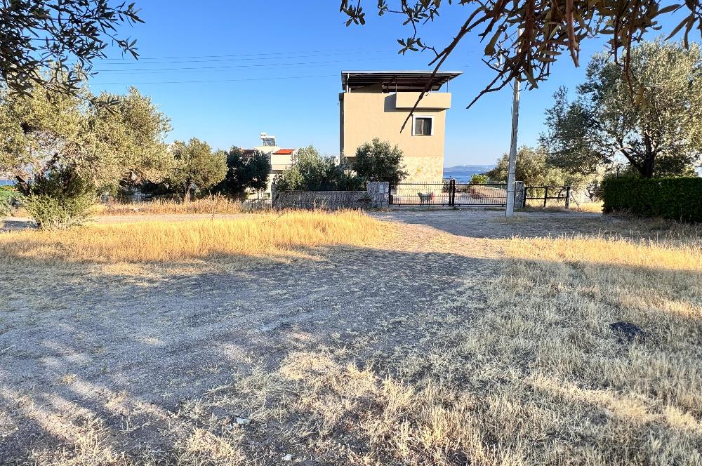 CENTURY21 UZMANDAN ÇANDARLI VİLLA İMARLI ARSA