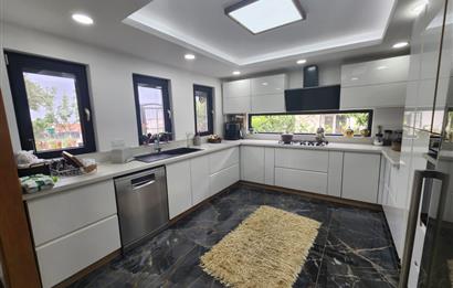Eşsiz Özelliklerde Özel tasarım 5+1 Satılık Villa
