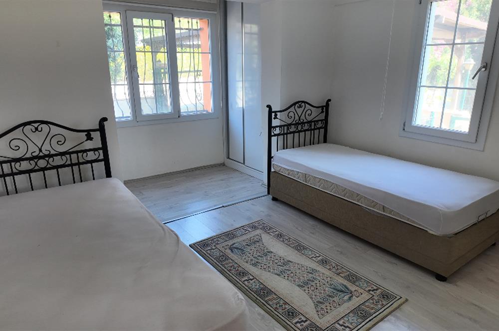 URLA TORASAN'DA BALKONLU, BAHÇE KULLANIMLI KİRALIK DAİRE