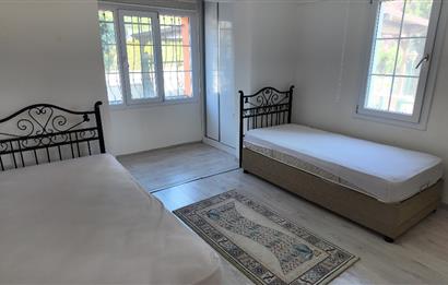 URLA TORASAN'DA BALKONLU, BAHÇE KULLANIMLI KİRALIK DAİRE