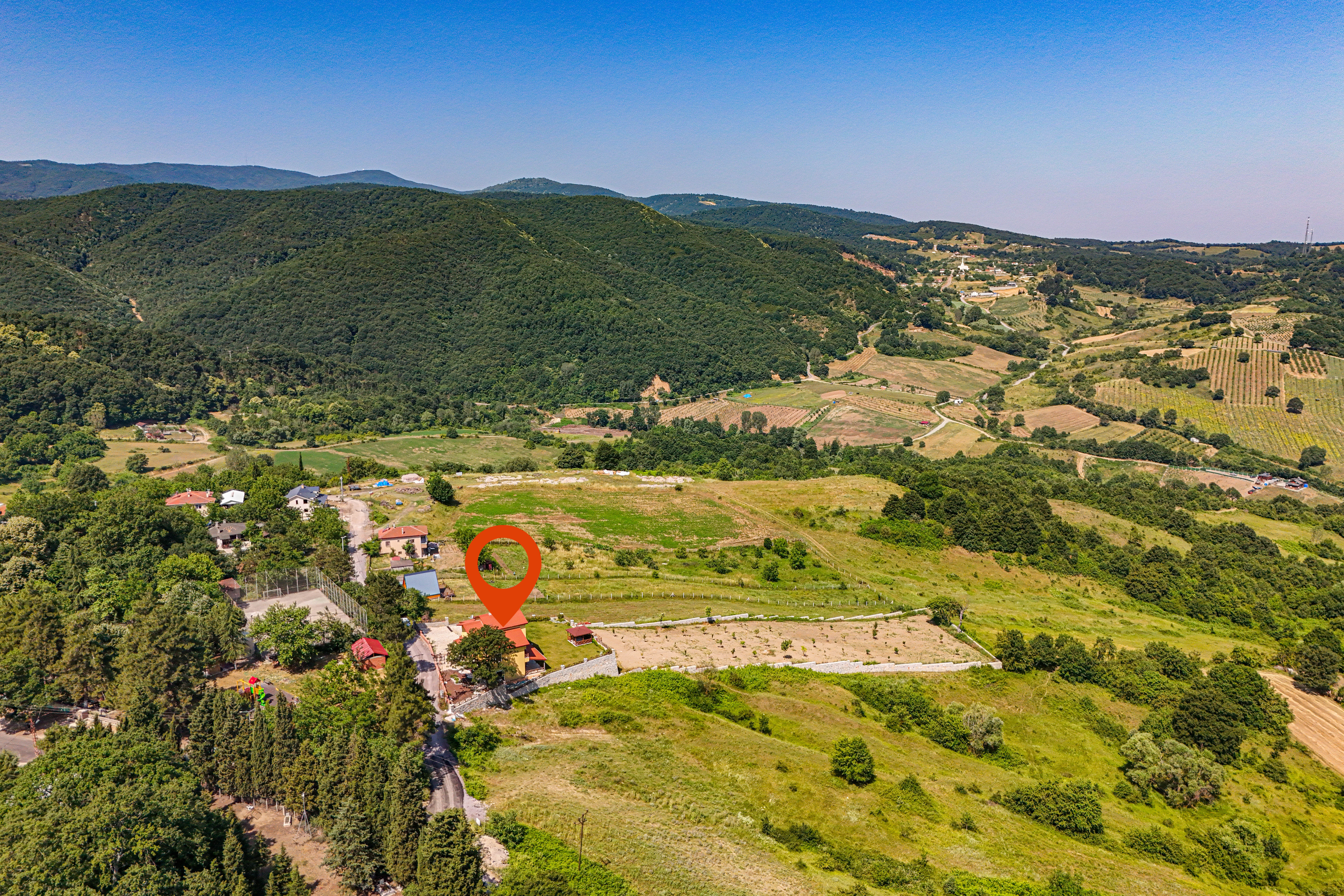 YALOVA ALTINOVADA 4825 M2 ARSA İÇİNDE SATILIK ÖZEL BİR VİLLA