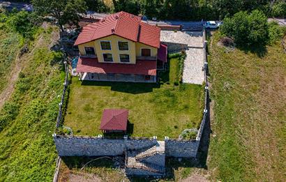 YALOVA ALTINOVADA 4825 M2 ARSA İÇİNDE SATILIK ÖZEL BİR VİLLA