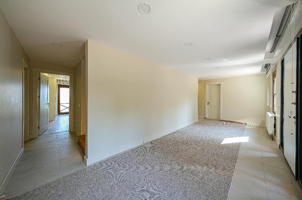 YALOVA ALTINOVADA 4825 M2 ARSA İÇİNDE SATILIK ÖZEL BİR VİLLA
