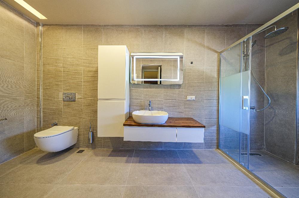 YALOVA ALTINOVADA 4825 M2 ARSA İÇİNDE SATILIK ÖZEL BİR VİLLA