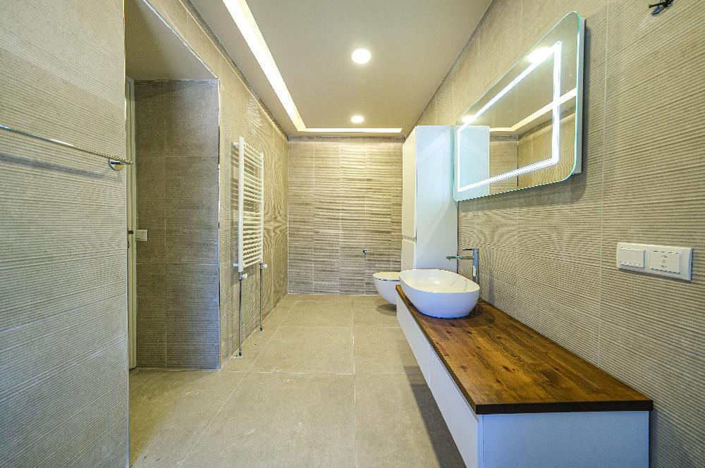 YALOVA ALTINOVADA 4825 M2 ARSA İÇİNDE SATILIK ÖZEL BİR VİLLA