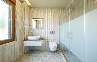 YALOVA ALTINOVADA 4825 M2 ARSA İÇİNDE SATILIK ÖZEL BİR VİLLA