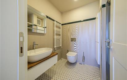 YALOVA ALTINOVADA 4825 M2 ARSA İÇİNDE SATILIK ÖZEL BİR VİLLA