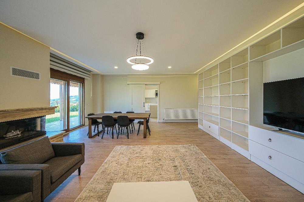 YALOVA ALTINOVADA 4825 M2 ARSA İÇİNDE SATILIK ÖZEL BİR VİLLA