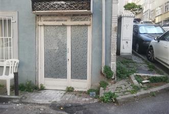 ZEYNEPKAMİL'DE KİRALIK DÜKKAN