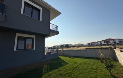 Foça Bağarası'nda Site İçerisinde Bahçe Katı Sıfır 2+1 Daire