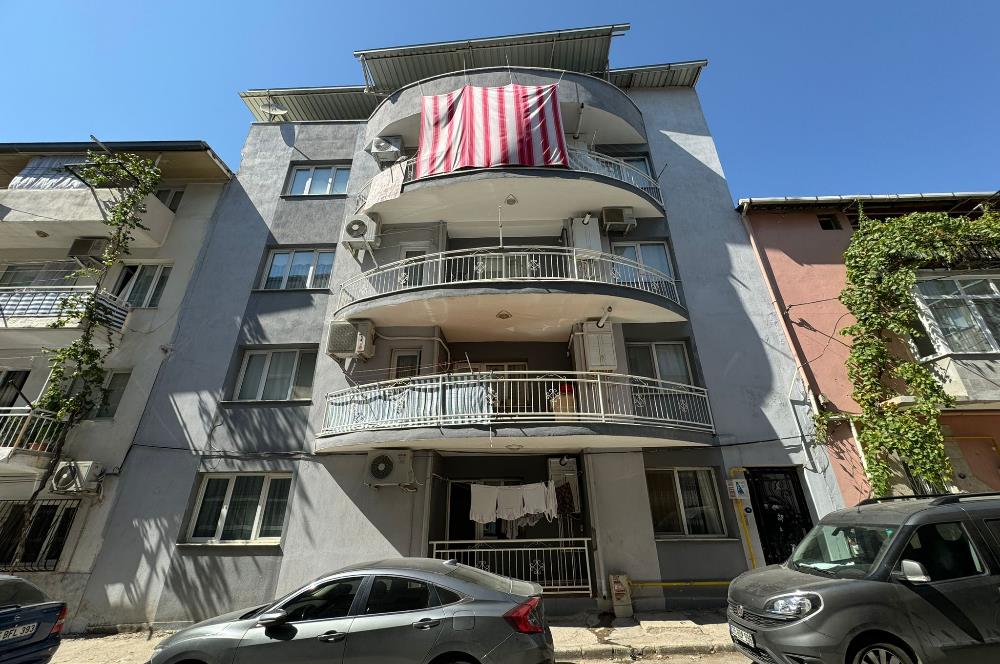 Bornova Pınarbaşı'nda Arakat Satılık 3+1 daire