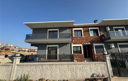 Foça Bağarası'nda Site İçerisinde Bahçe Katı Sıfır 2+1 Daire