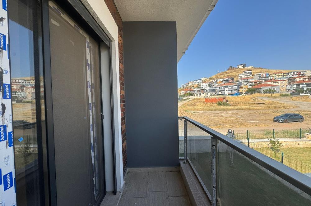 Foça Bağarası'nda Site İçerisinde Bahçe Katı Sıfır 2+1 Daire