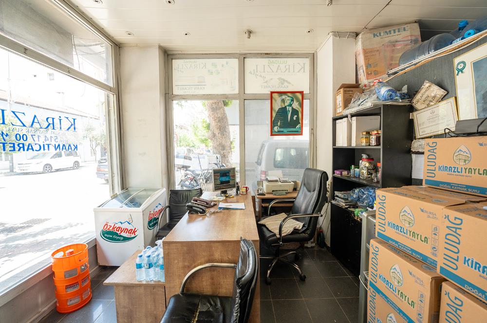 C21 Cius; Gemlik İstiklal Caddesi Üstünde 36m² Satılık Dükkan