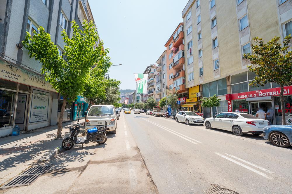 C21 Cius; Gemlik İstiklal Caddesi Üstünde 36m² Satılık Dükkan