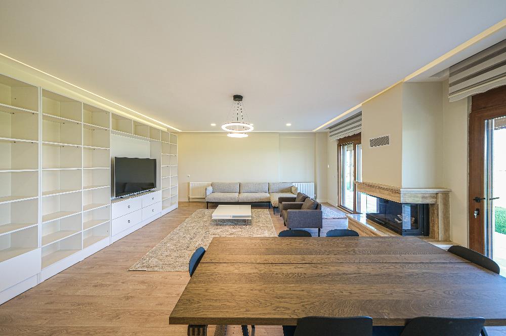 YALOVA ALTINOVADA 4825 M2 ARSA İÇİNDE SATILIK ÖZEL BİR VİLLA