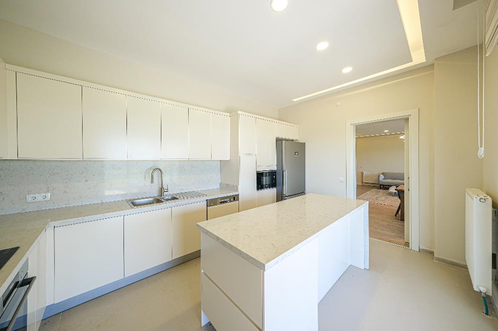 YALOVA ALTINOVADA 4825 M2 ARSA İÇİNDE SATILIK ÖZEL BİR VİLLA