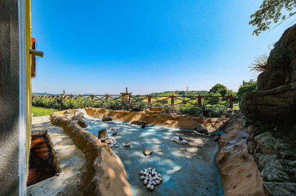 YALOVA ALTINOVADA 4825 M2 ARSA İÇİNDE SATILIK ÖZEL BİR VİLLA