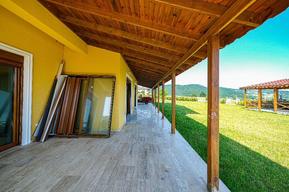 YALOVA ALTINOVADA 4825 M2 ARSA İÇİNDE SATILIK ÖZEL BİR VİLLA