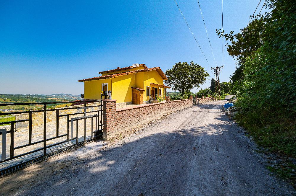 YALOVA ALTINOVADA 4825 M2 ARSA İÇİNDE SATILIK ÖZEL BİR VİLLA