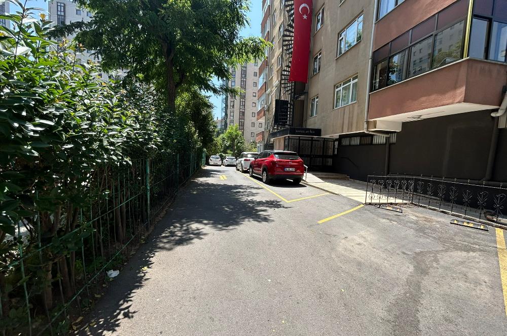 CENTURY21 NEODAN BOŞ, KOZYATAĞI İNÖNÜ CAD.ÜZERİNDE SATILIK 3+ 1