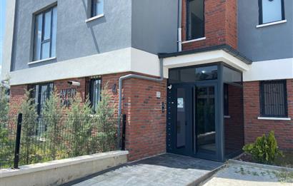Taşpınar'da Bulvara Yakın Eşyalı Kiralık 1+1