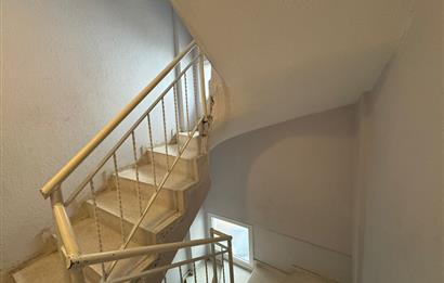 Bornova Pınarbaşı'nda Arakat Satılık 3+1 daire