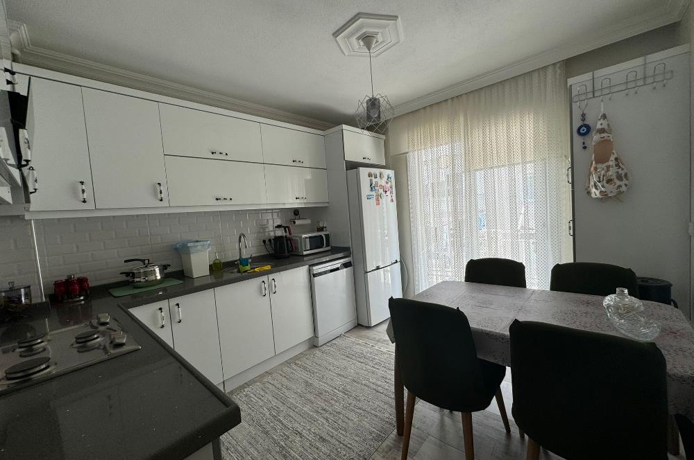 Bornova Pınarbaşı'nda Arakat Satılık 3+1 daire