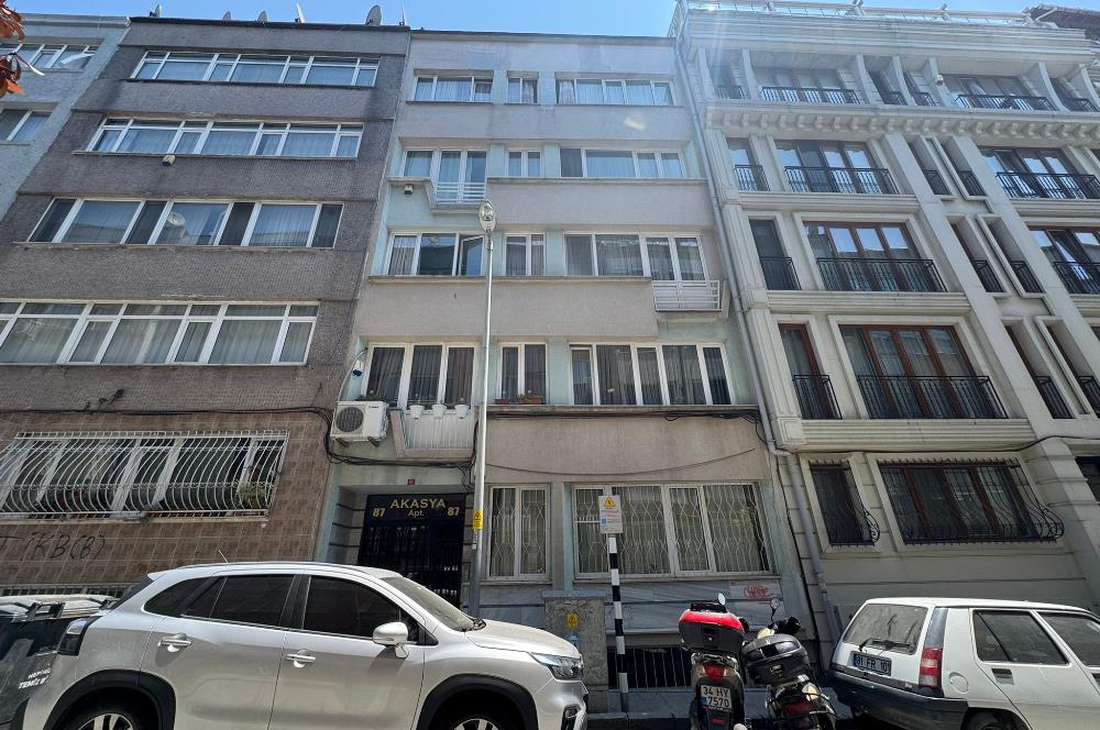 BOZKURT CADDESİNDE 2+1 SATILIK DAİRE