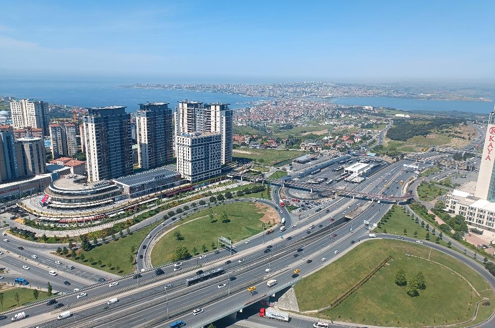 Burç istanbul İş merkezinde 32 katta 516m2 şerefiyeli ofis.