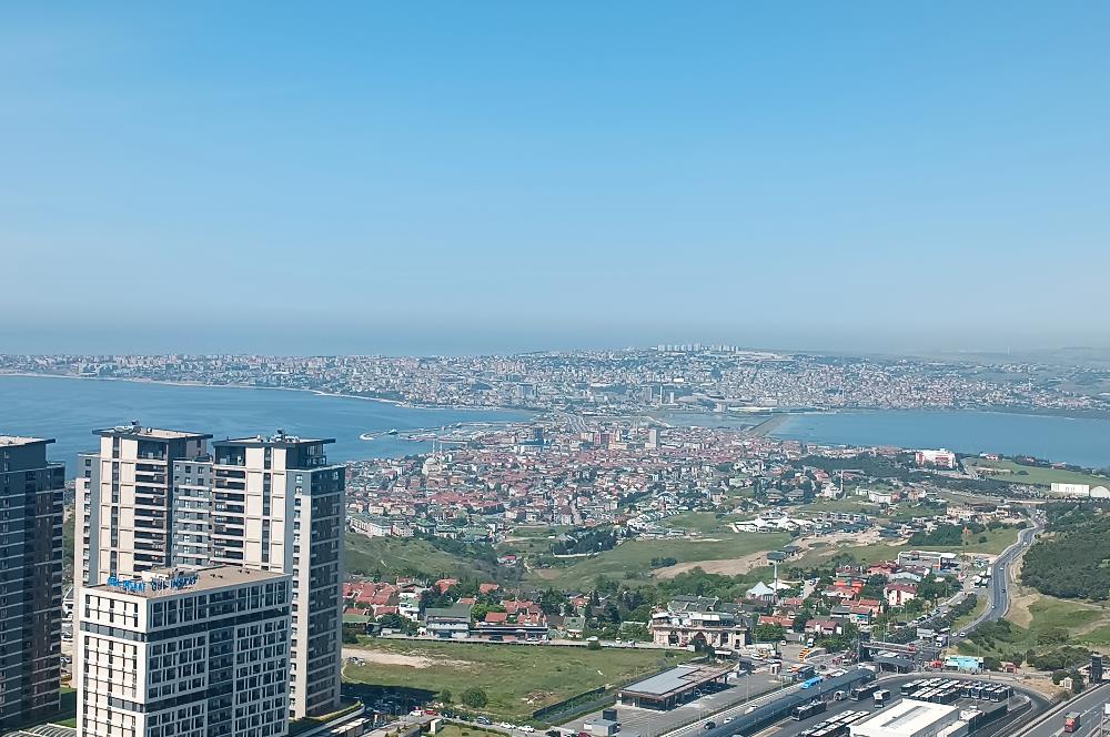 Burç istanbul İş merkezinde 32 katta 910m2 şerefiyeli kat.
