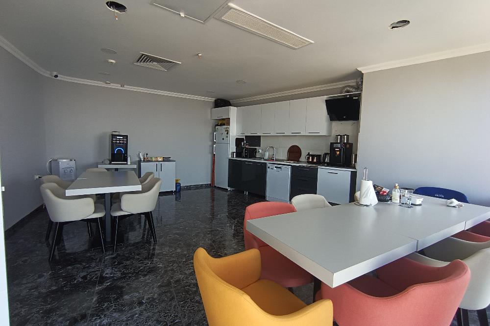 Burç istanbul İş merkezinde 32 katta 516m2 şerefiyeli ofis.