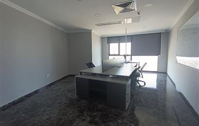 Burç istanbul İş merkezinde 32 katta 387m2 şerefiyeli ofis.