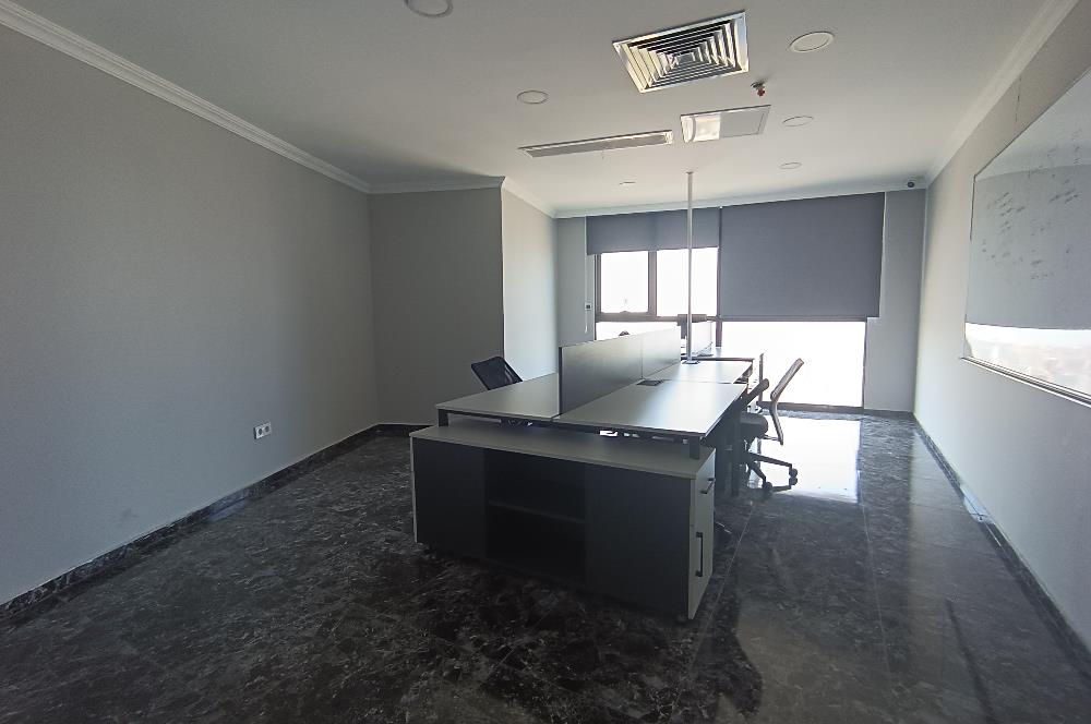 Burç istanbul İş merkezinde 32 katta 910m2 şerefiyeli kat.
