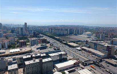 Burç istanbul İş merkezinde 32 katta 910m2 şerefiyeli kat.