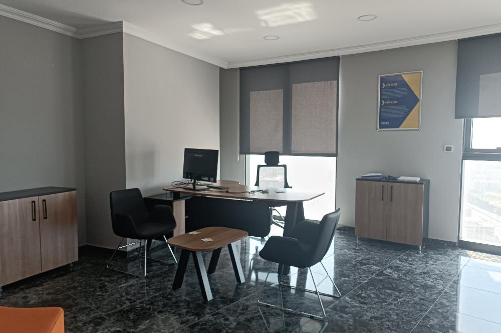 Burç istanbul İş merkezinde 32 katta 910m2 şerefiyeli kat.