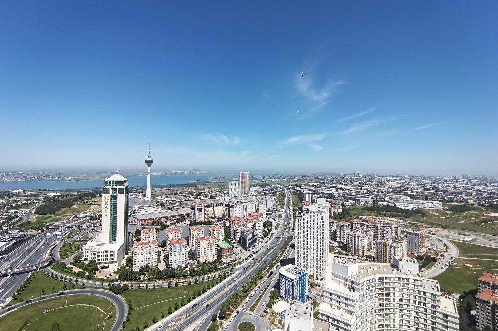 Burç istanbul İş merkezinde 32 katta 910m2 şerefiyeli kat.