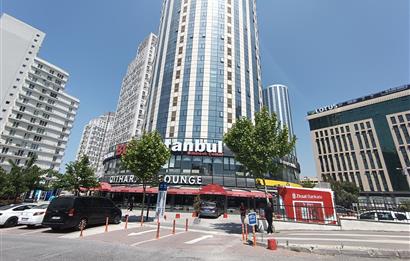 Burç istanbul İş merkezinde 32 katta 387m2 şerefiyeli ofis.
