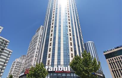 Burç istanbul İş merkezinde 32 katta 910m2 şerefiyeli kat.