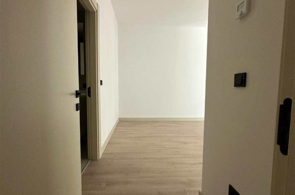 C21 ROOF'dan 19.ETAP'da KAPALI BALKONLU VESTİYERLİ 3+1 KİRALIK DAİRE