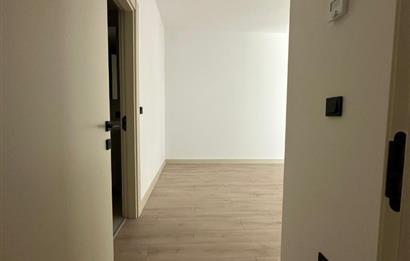 C21 ROOF'dan 19.ETAP'da KAPALI BALKONLU VESTİYERLİ 3+1 KİRALIK DAİRE