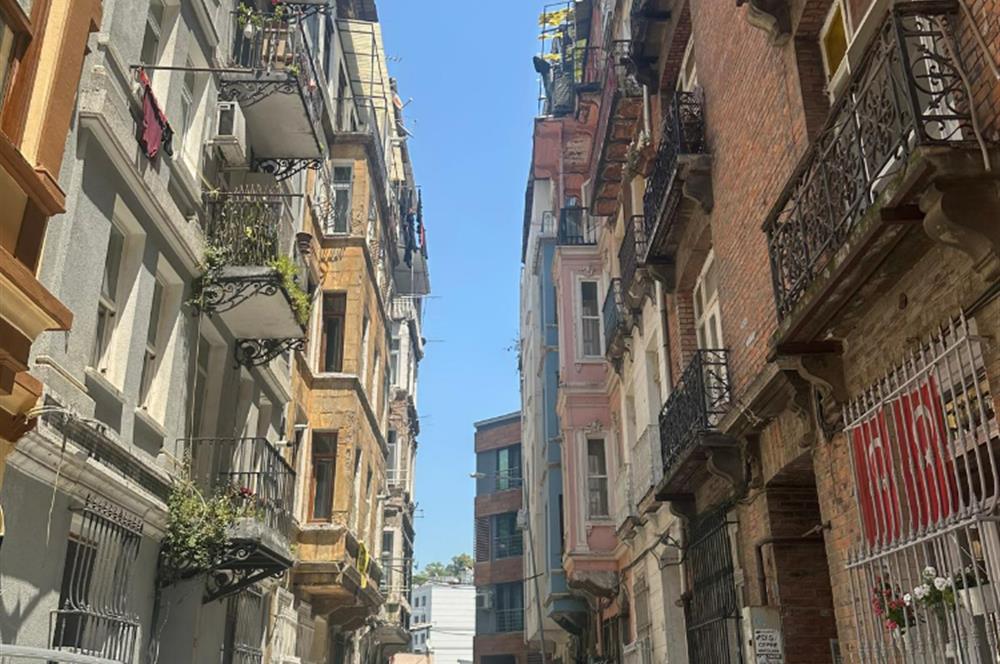 KUMBARACI YOKUŞU, KAPIKULU SOKAK’TA 1+1 KEYİFLİ DAİRE