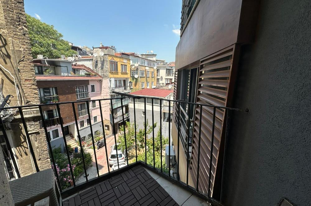 KUMBARACI YOKUŞU, KAPIKULU SOKAK’TA 1+1 KEYİFLİ DAİRE
