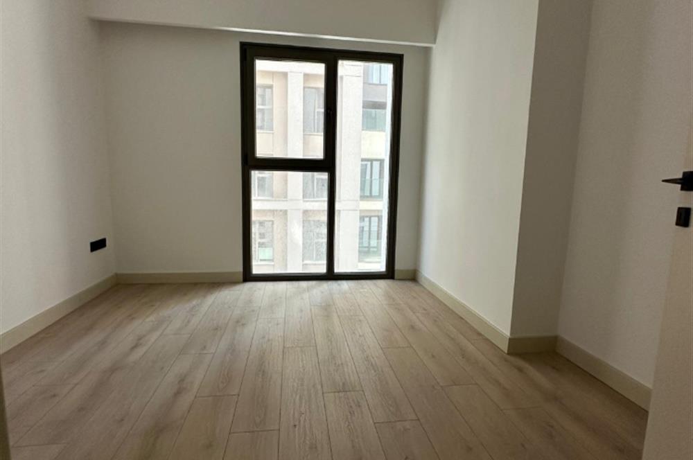 C21 ROOF'dan 19.ETAP'da KAPALI BALKONLU VESTİYERLİ 3+1 KİRALIK DAİRE
