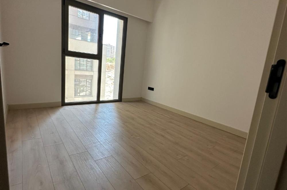 C21 ROOF'dan 19.ETAP'da KAPALI BALKONLU VESTİYERLİ 3+1 KİRALIK DAİRE
