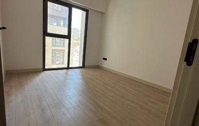 C21 ROOF'dan 19.ETAP'da KAPALI BALKONLU VESTİYERLİ 3+1 KİRALIK DAİRE