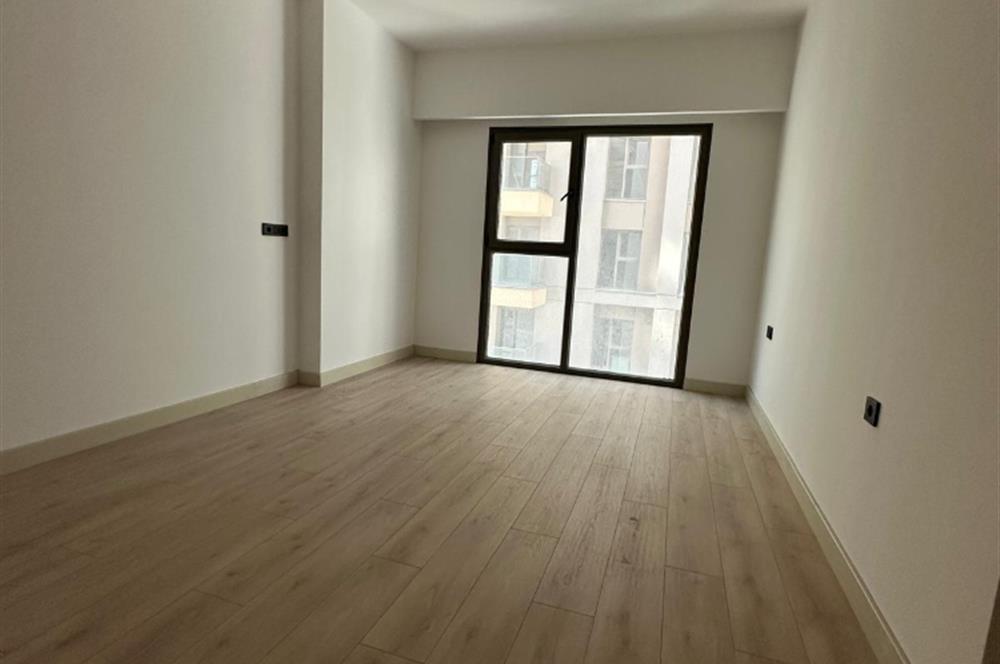 C21 ROOF'dan 19.ETAP'da KAPALI BALKONLU VESTİYERLİ 3+1 KİRALIK DAİRE